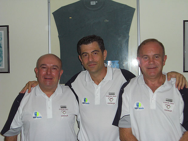 Los equipos del Club de Tenis Totana empiezan los campeonatos regionales con sendas victorias, Foto 1