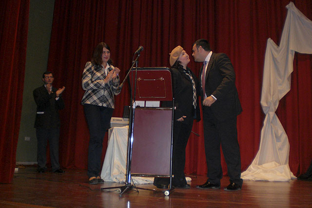 Katy Parra deleita a los asistentes a la presentacin de su libro “Coma Idlico”... - 1