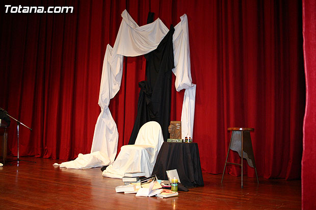 Katy Parra deleita a los asistentes a la presentacin de su libro “Coma Idlico”... - 3