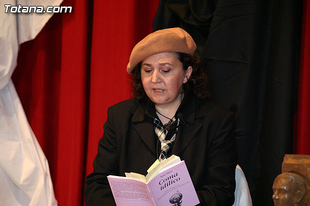 Katy Parra deleita a los asistentes a la presentacin de su libro “Coma Idlico”... - 15