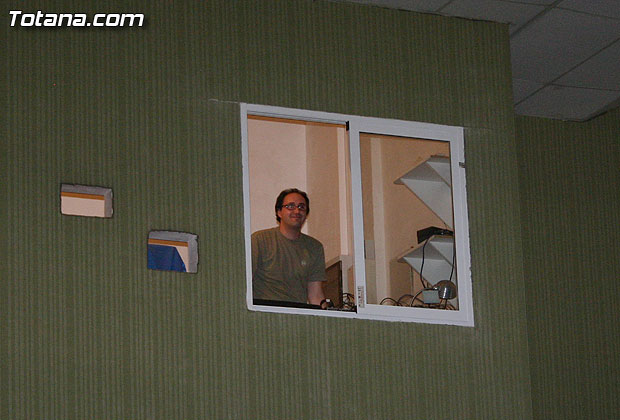 Katy Parra deleita a los asistentes a la presentacin de su libro “Coma Idlico”... - 40