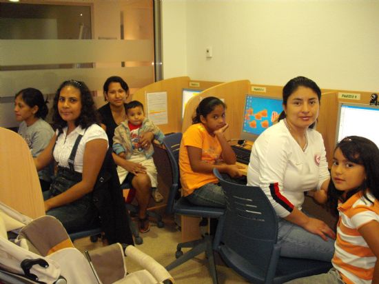 Arrancan los talleres de informática básica organizados por el Servicio Municipal de Inmigración de Totana, Foto 1