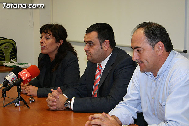 Cuarenta y cinco personas se forman en tres cursos de prevencin de riesgos laborales, ingls avanzado e infromtica avanzada - 1