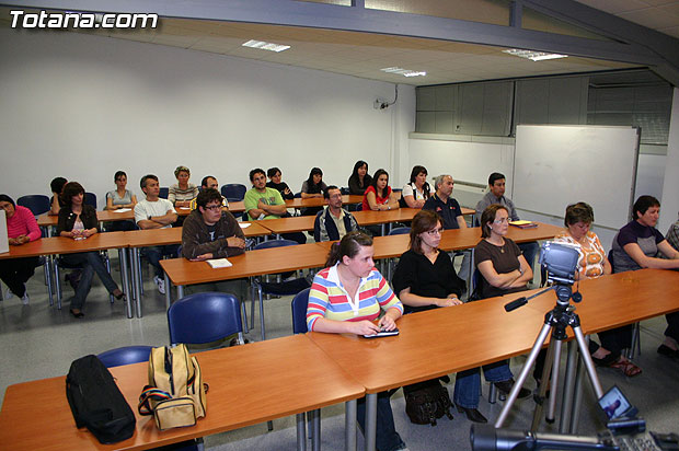 Cuarenta y cinco personas se forman en tres cursos de prevencin de riesgos laborales, ingls avanzado e infromtica avanzada - 2