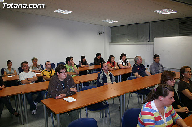 Cuarenta y cinco personas se forman en tres cursos de prevencin de riesgos laborales, ingls avanzado e infromtica avanzada - 4