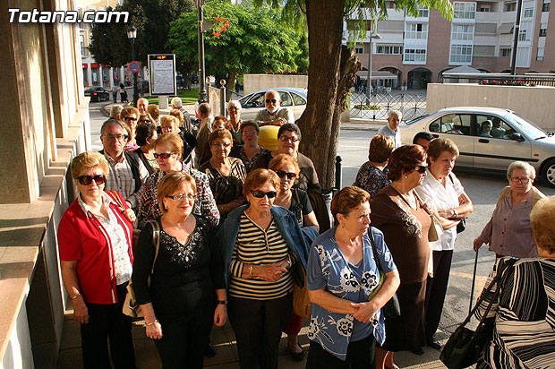 Autoridades municipales reciben en el Ayuntamiento a medio centenar de usuarios y profesionales del Centro Municipal de Personas Mayores de la localidad de Campos del Ro - 7