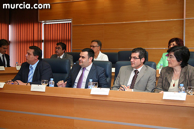 Los municipios de la Regin dispondrn de casi 11 millones de euros para programas de inmigracin y atencin temprana - 10