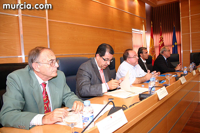 Los municipios de la Regin dispondrn de casi 11 millones de euros para programas de inmigracin y atencin temprana - 11