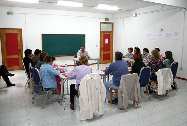 Una quincena de personas se forman para abrir un negocio turístico en el Casco Antiguo - 1, Foto 1