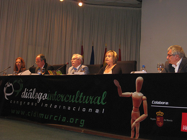 La directora del Instituto de la Juventud señala que la inmigración es “una oportunidad de enriquecimiento mutuo” - 1, Foto 1