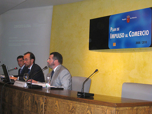 El concejal de Comercio y la Asociación de Comerciantes, en la presentación del plan de dinamización al comercio minorista - 1, Foto 1