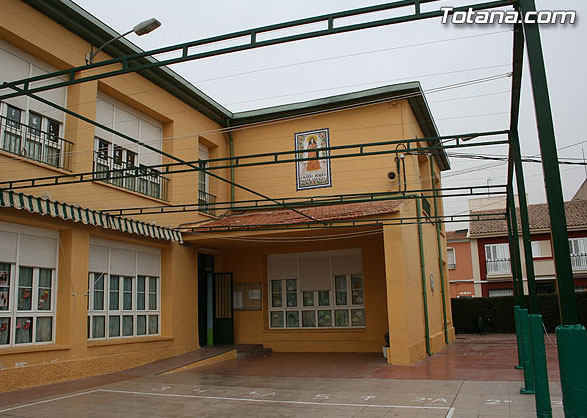 El Ayuntamiento adjudica la ejecución de las obras de instalación de un ascensor en el C.P. “Santa Eulalia”, Foto 1