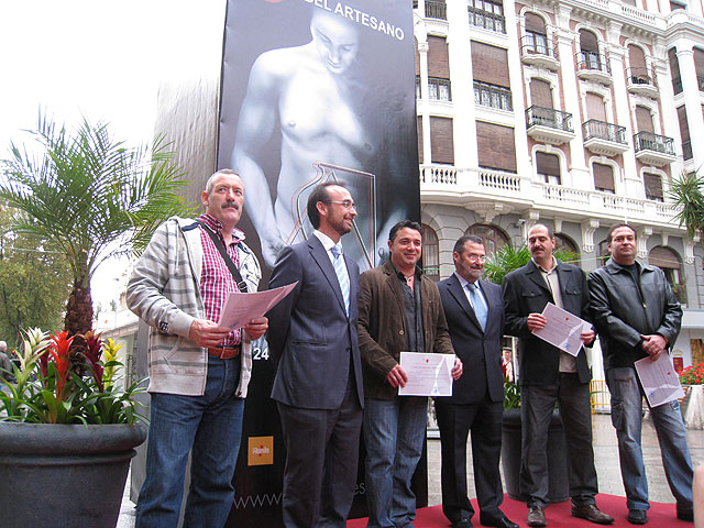 Salvador Marín espera que más de 700 niños puedan participar en los talleres organizados con motivo del VIII ‘Día del Artesano’ - 1, Foto 1