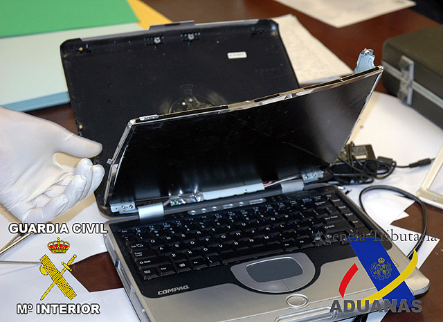 Operación “Calisto”:  La Agencia Tributaria y la Guardia Civil en una operación policial conjunta aprehenden 700 gr. de cocaína en dobles fondos - 1, Foto 1