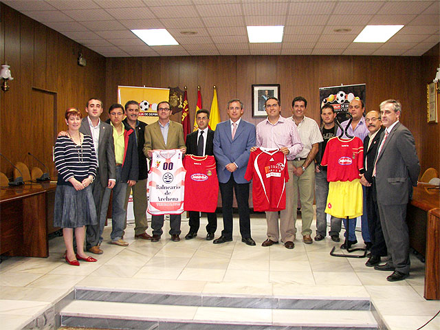 Presentación de los tres equipos deportivos locales de categorías absolutas a Alcalde y Concejal de Deportes del Ayuntamiento de Archena - 1, Foto 1