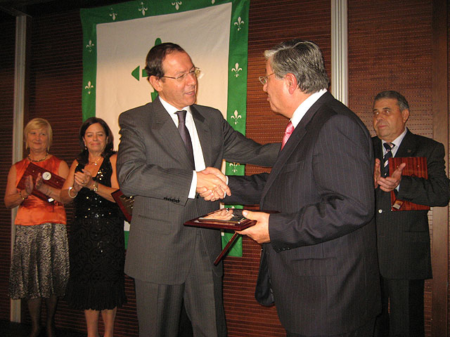 El alcalde de Murcia, distinguido como Miembro de Honor de la Asociación contra el Cáncer por su “desinteresada colaboración” - 2, Foto 2