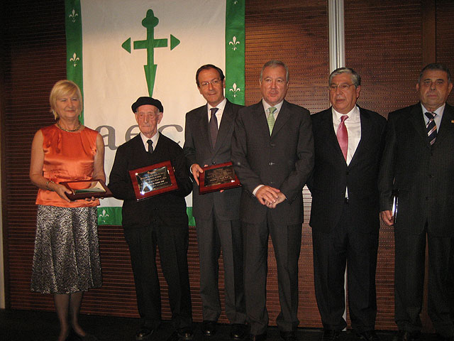 El alcalde de Murcia, distinguido como Miembro de Honor de la Asociación contra el Cáncer por su “desinteresada colaboración” - 3, Foto 3