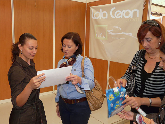 La VI Muestra de Mujer Emprendedora de Molina de Segura abre sus puertas en la Plaza del Ayuntamiento - 2, Foto 2