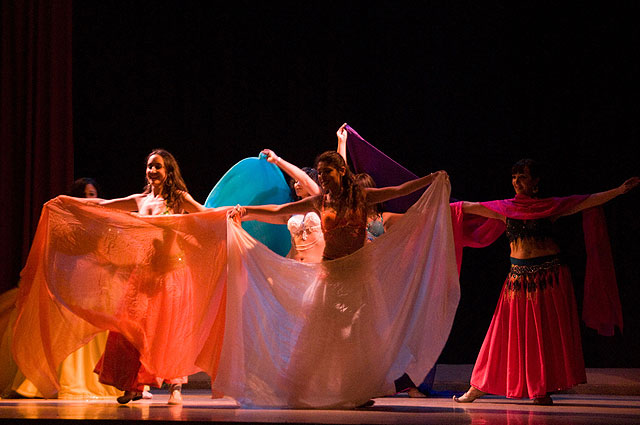 Lorquí disfrutó al ritmo de la danza del vientre - 1, Foto 1