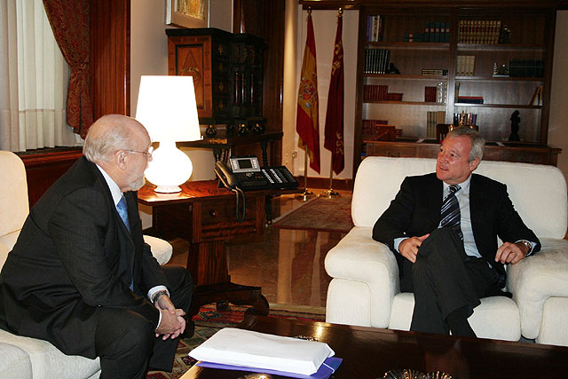 Valcárcel recibe la memoria de la fiscalía 2007 - 1, Foto 1