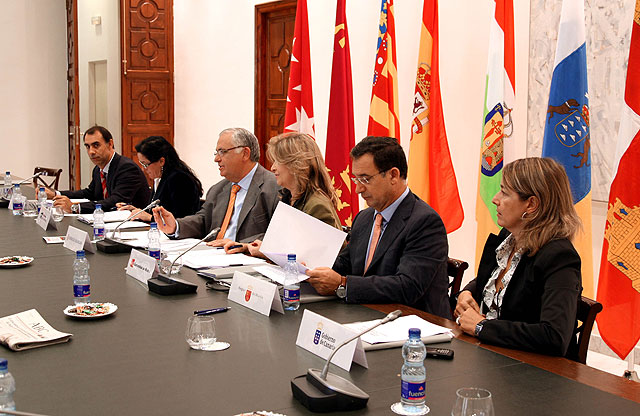 Bascuñana pide que la Ley de Dependencia no esté sujeta a los Presupuestos Generales del Estado ni se financie a costa de otros servicios - 1, Foto 1