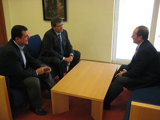 Moya-Angeler recibe al nuevo decano del Colegio de Economistas de la Región de Murcia - 2, Foto 2