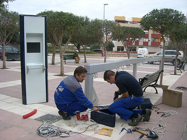 They begin to install vending service bicycle hire, Foto 3