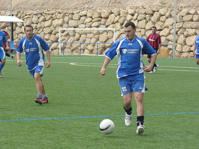 “Muebles Mondrián” y “Los Pachuchos” se colocan como líderes de la liga de fútbol aficionado Juega Limpio, Foto 1