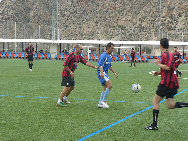 “Muebles Mondrián” y “Los Pachuchos” se colocan como líderes de la liga de fútbol aficionado Juega Limpio, Foto 2