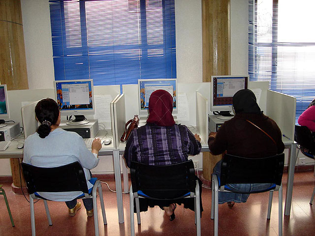 Comenzó en Alcantarilla un curso de informática para inmigrantes - 3, Foto 3