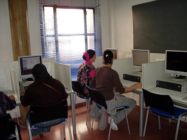 Comenzó en Alcantarilla un curso de informática para inmigrantes - 4, Foto 4