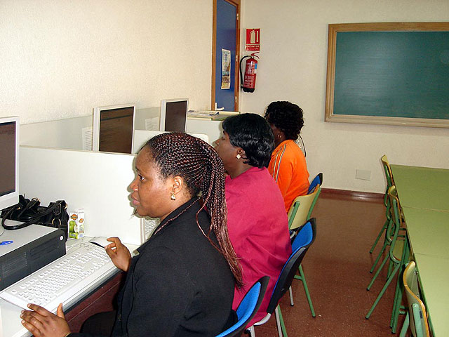 Comenzó en Alcantarilla un curso de informática para inmigrantes - 5, Foto 5