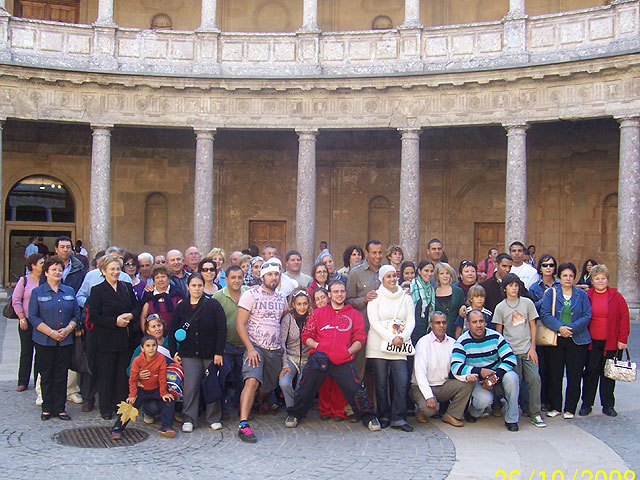 La concejalía de bienestar social organizó un viaje a Granada, Foto 1