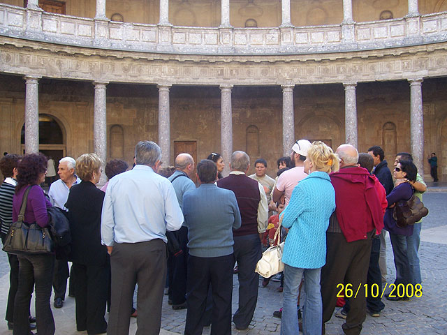 La concejalía de bienestar social organizó un viaje a Granada, Foto 3