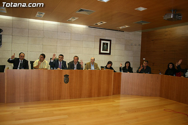 The full council requests the Central Government to include in the general construction of the Rambla de Lebor, Foto 1
