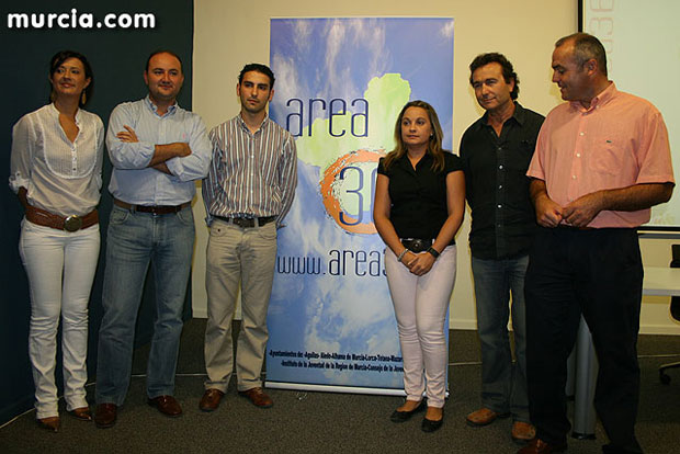 La Concejalía de Juventud facilitará el desplazamiento a los miembros de los equipos, que deseen participar en la actividad denominada “Triaventura Águilas ’08 una aventura en equipo para jóvenes”, Foto 1