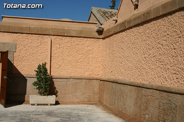 Autoridades municipales visitan las obras realizadas en el cementerio - 6