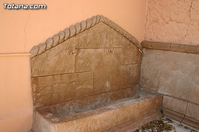 Autoridades municipales visitan las obras realizadas en el cementerio - 7