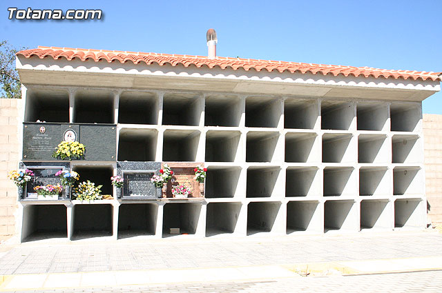 Autoridades municipales visitan las obras realizadas en el cementerio - 14