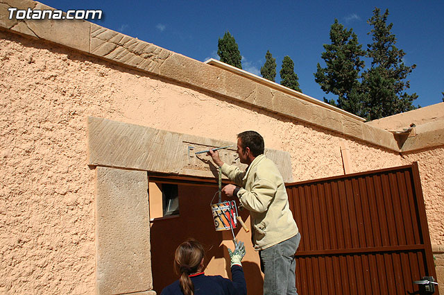 Autoridades municipales visitan las obras realizadas en el cementerio - 18