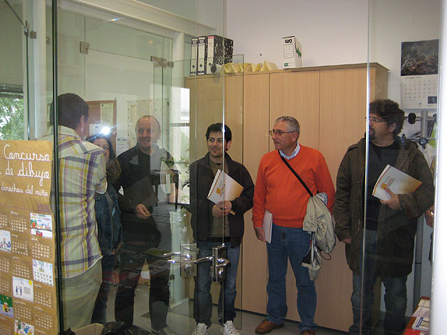 La subcomisión mixta hispano–italiana, que se encuentra en la localidad, visita las dependencias del Centro de Desarrollo Local, Foto 2