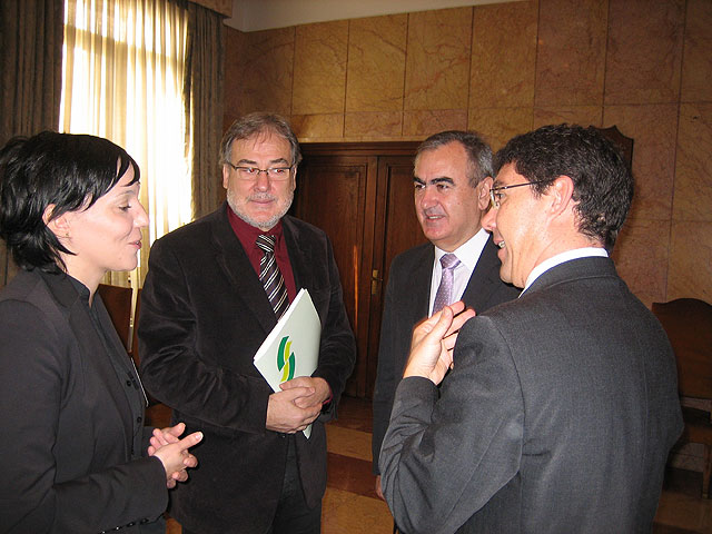 FESORMU enseñará el lenguaje de signos a funcionarios del Instituto Nacional de la Seguridad Social - 1, Foto 1