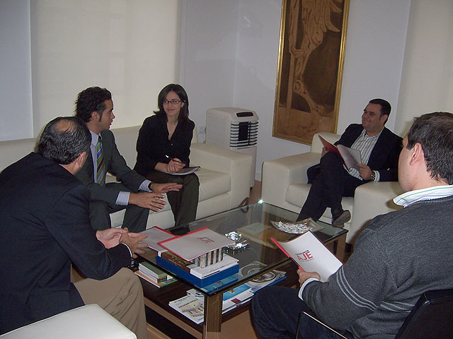 The City Council and the Association of Young Entrepreneurs Under Guadalentn initiate procedures to locate a permanent office, Foto 1