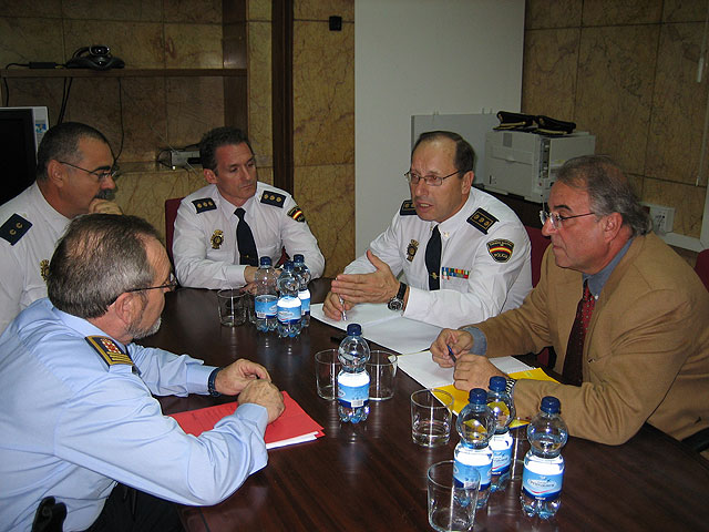 Reunión de la Mesa de Seguridad sobre el barrio de Los Rosales - 1, Foto 1