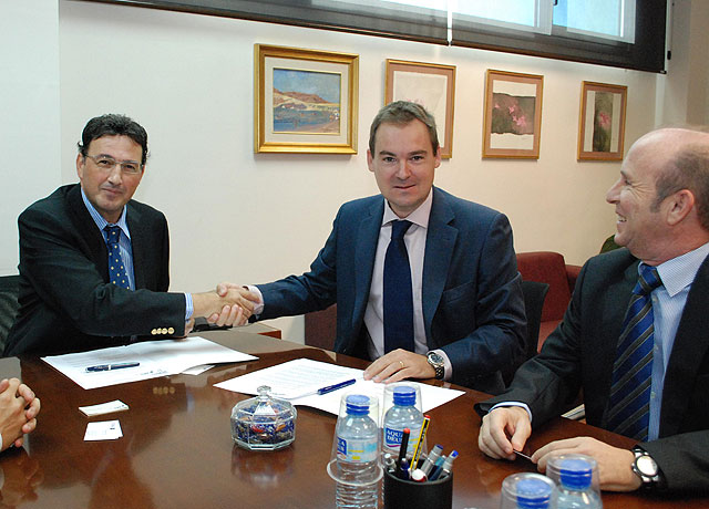 El Gobierno regional ha asegurado las exportaciones de 50 empresas murcianas con una póliza por valor de 3,4 millones de euros - 2, Foto 2