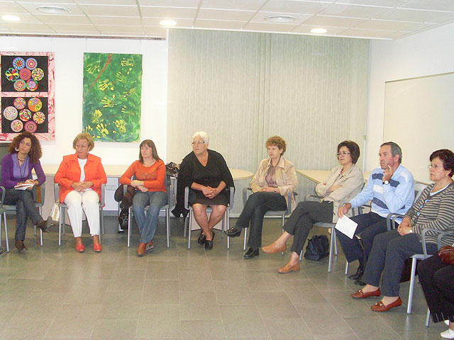 Carrin meets with family practitioners and Psychosocial Support Service, Foto 2