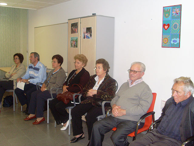 Carrin meets with family practitioners and Psychosocial Support Service, Foto 3
