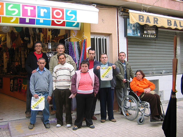 Los alumnos del taller de carpinteria del Centro Ocupacional “José Moya” elaboran bolsas de papel, Foto 1