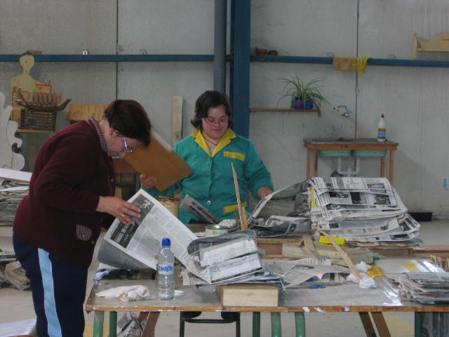 The students of the carpentry shop Occupational Center "Jos Moya" made paper bags, Foto 2