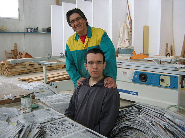 The students of the carpentry shop Occupational Center "Jos Moya" made paper bags, Foto 3